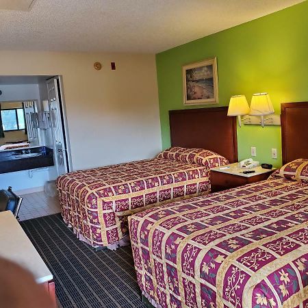 Rodeway Inn Forest City Экстерьер фото