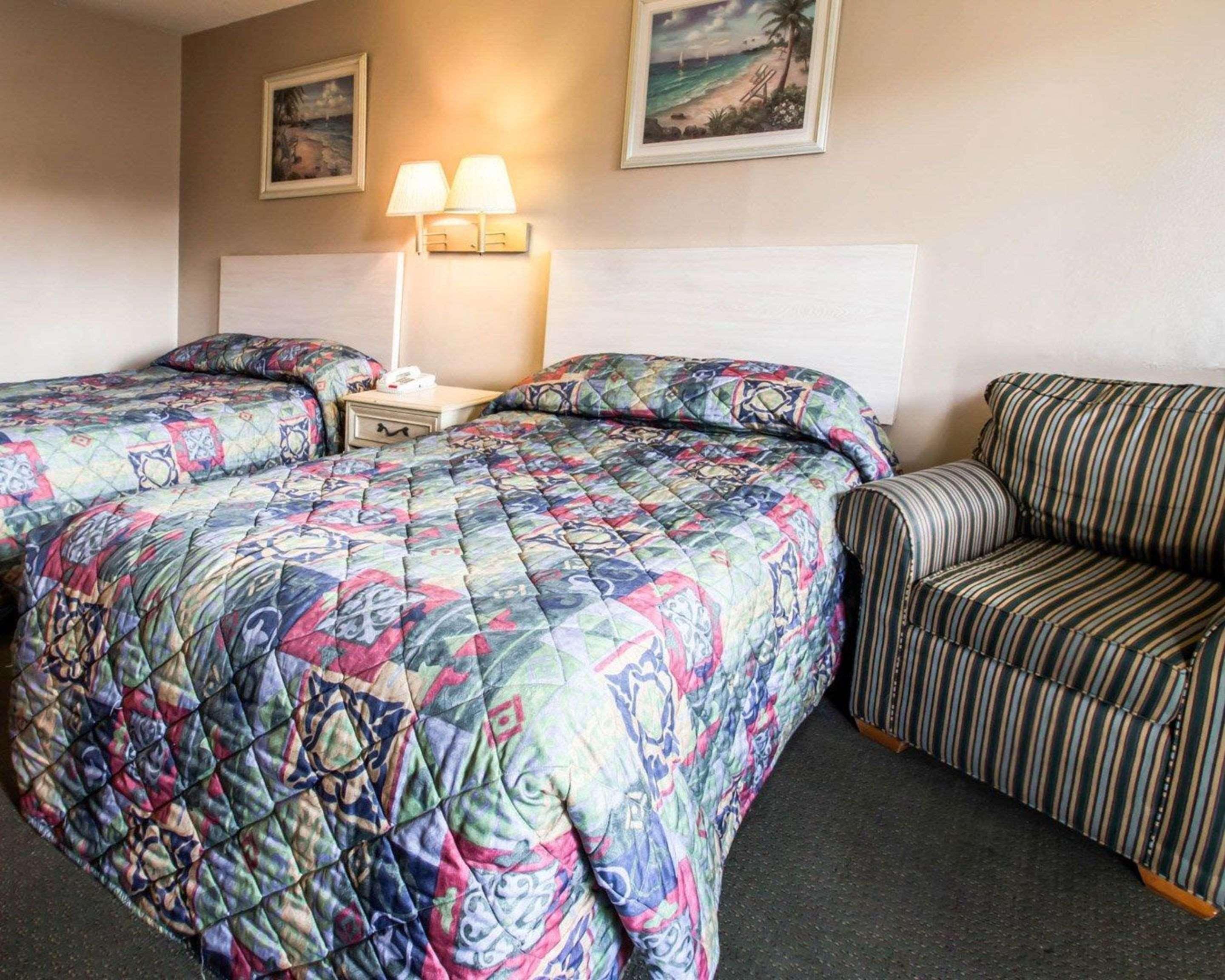 Rodeway Inn Forest City Экстерьер фото