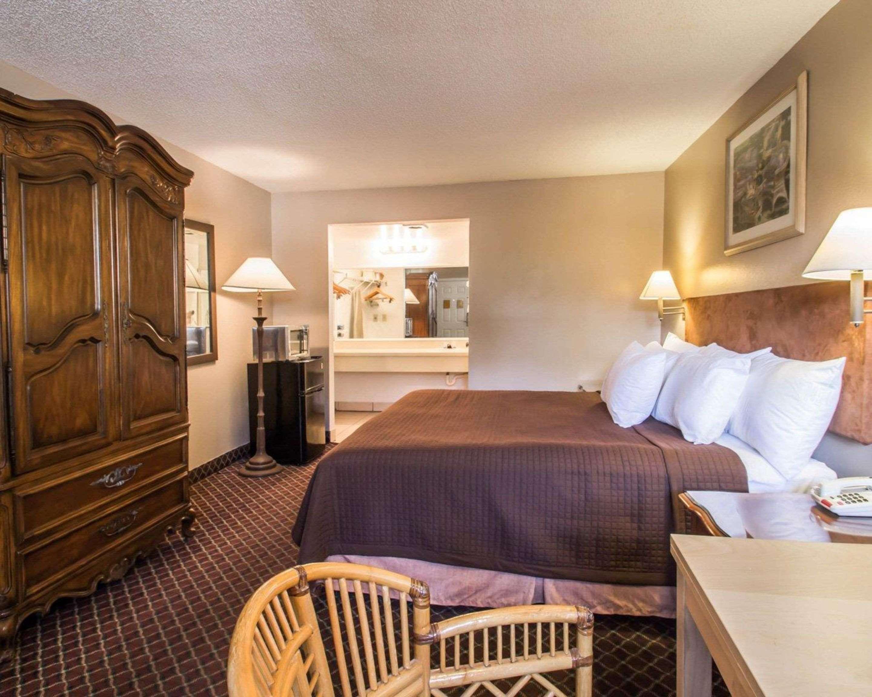 Rodeway Inn Forest City Экстерьер фото