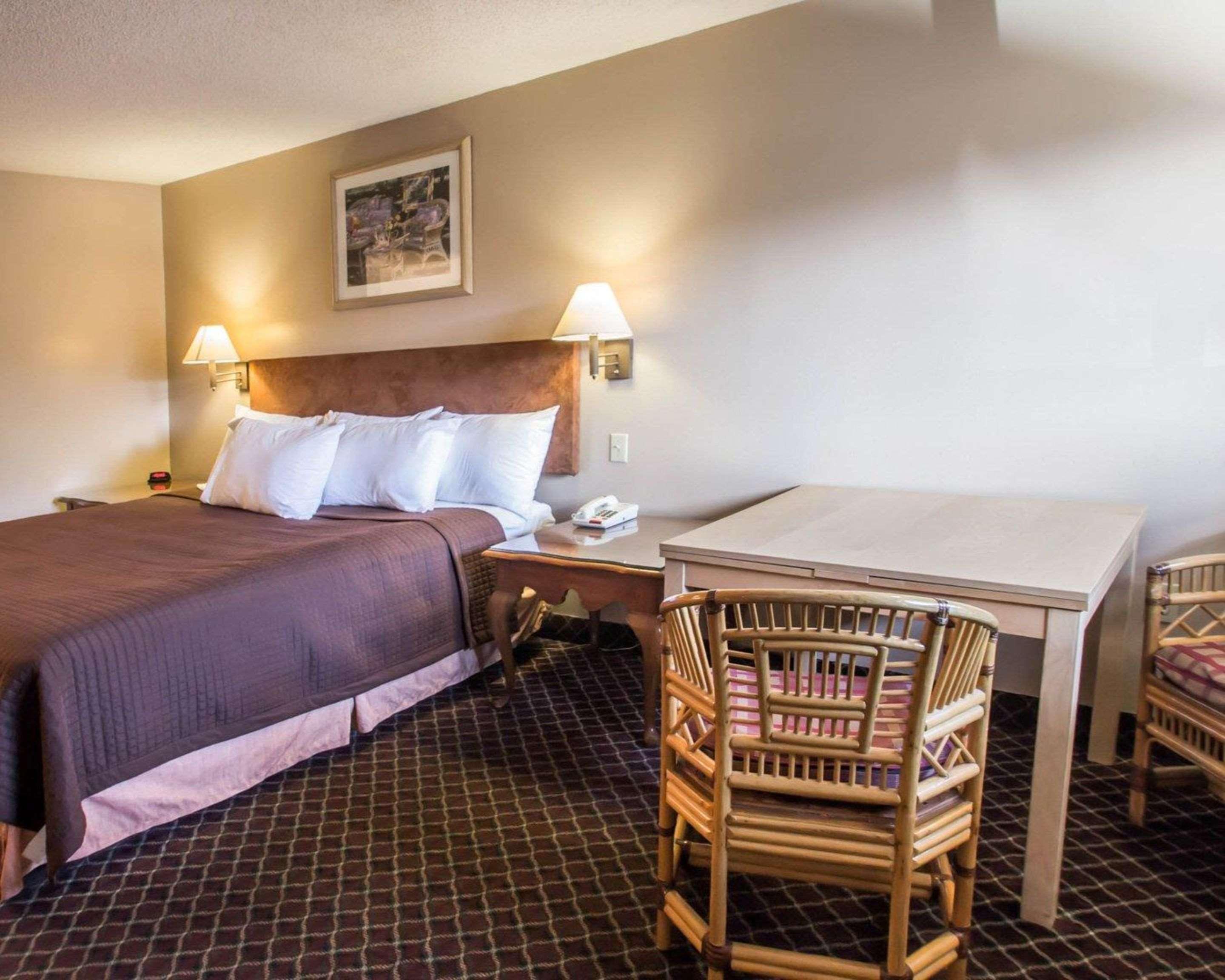 Rodeway Inn Forest City Экстерьер фото