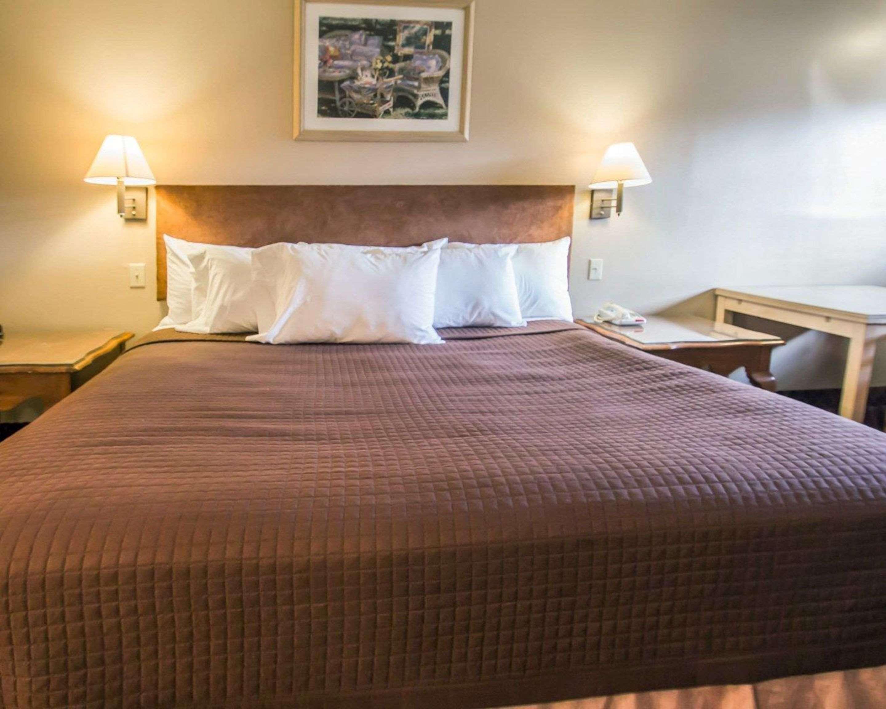 Rodeway Inn Forest City Экстерьер фото