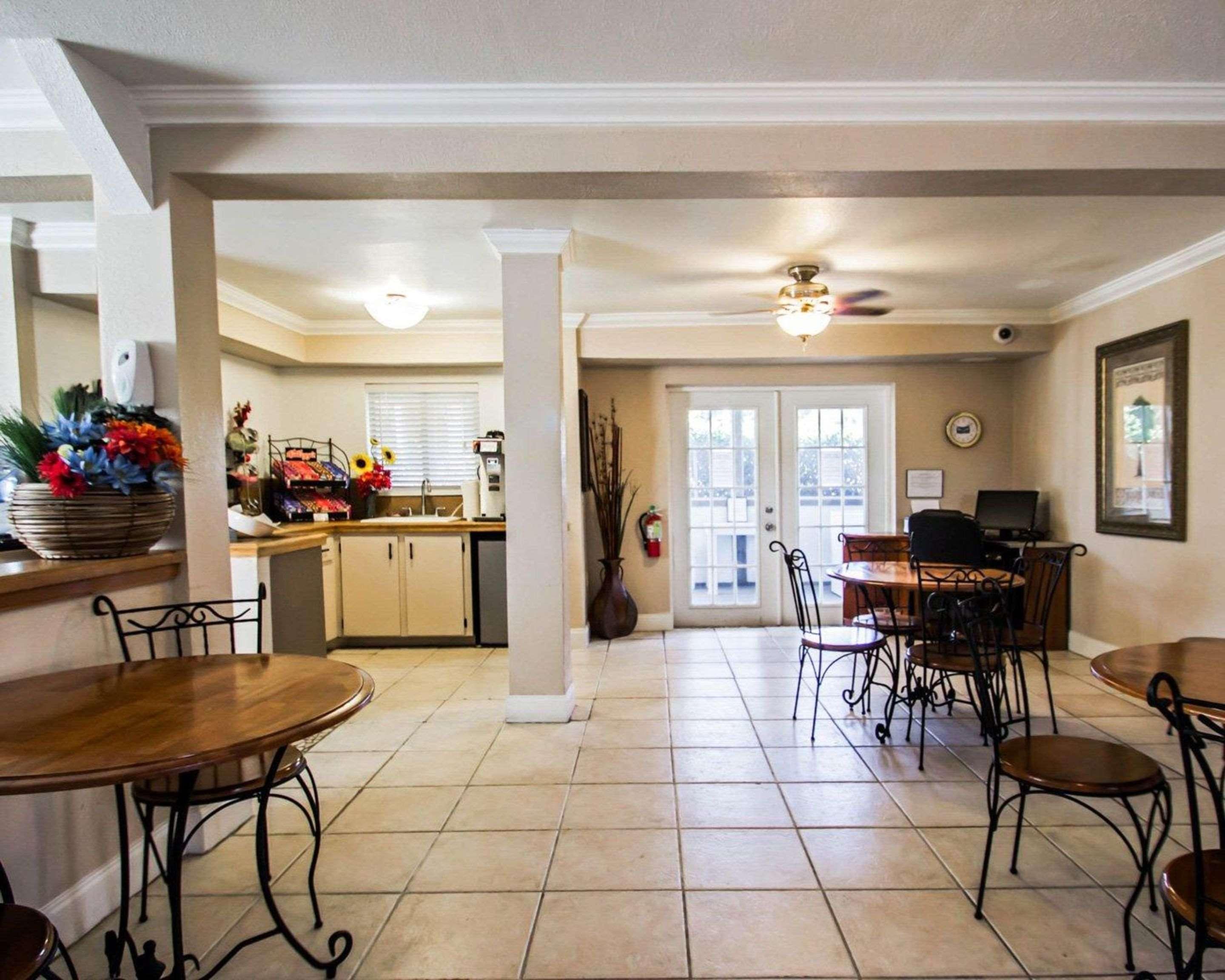Rodeway Inn Forest City Экстерьер фото