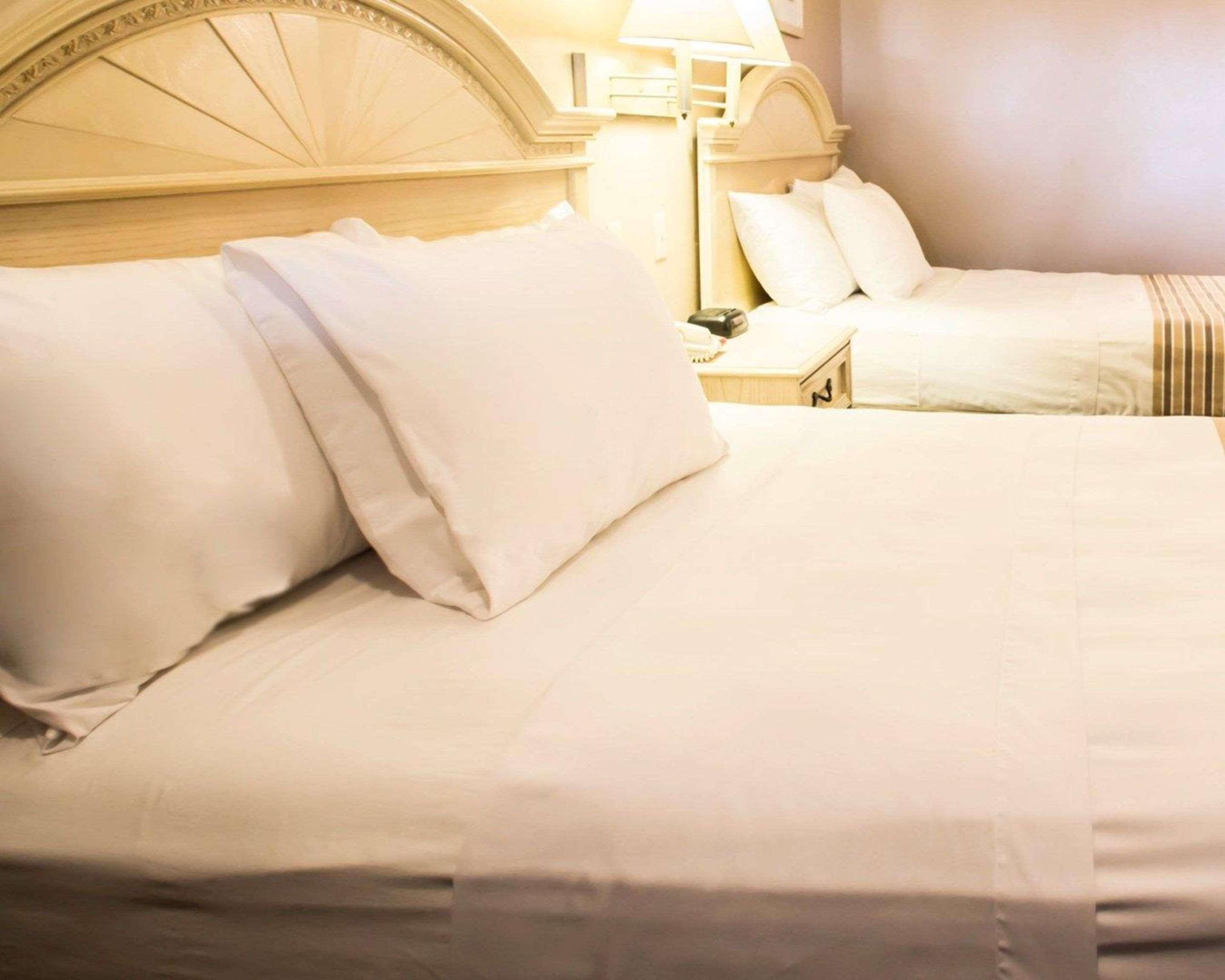 Rodeway Inn Forest City Экстерьер фото