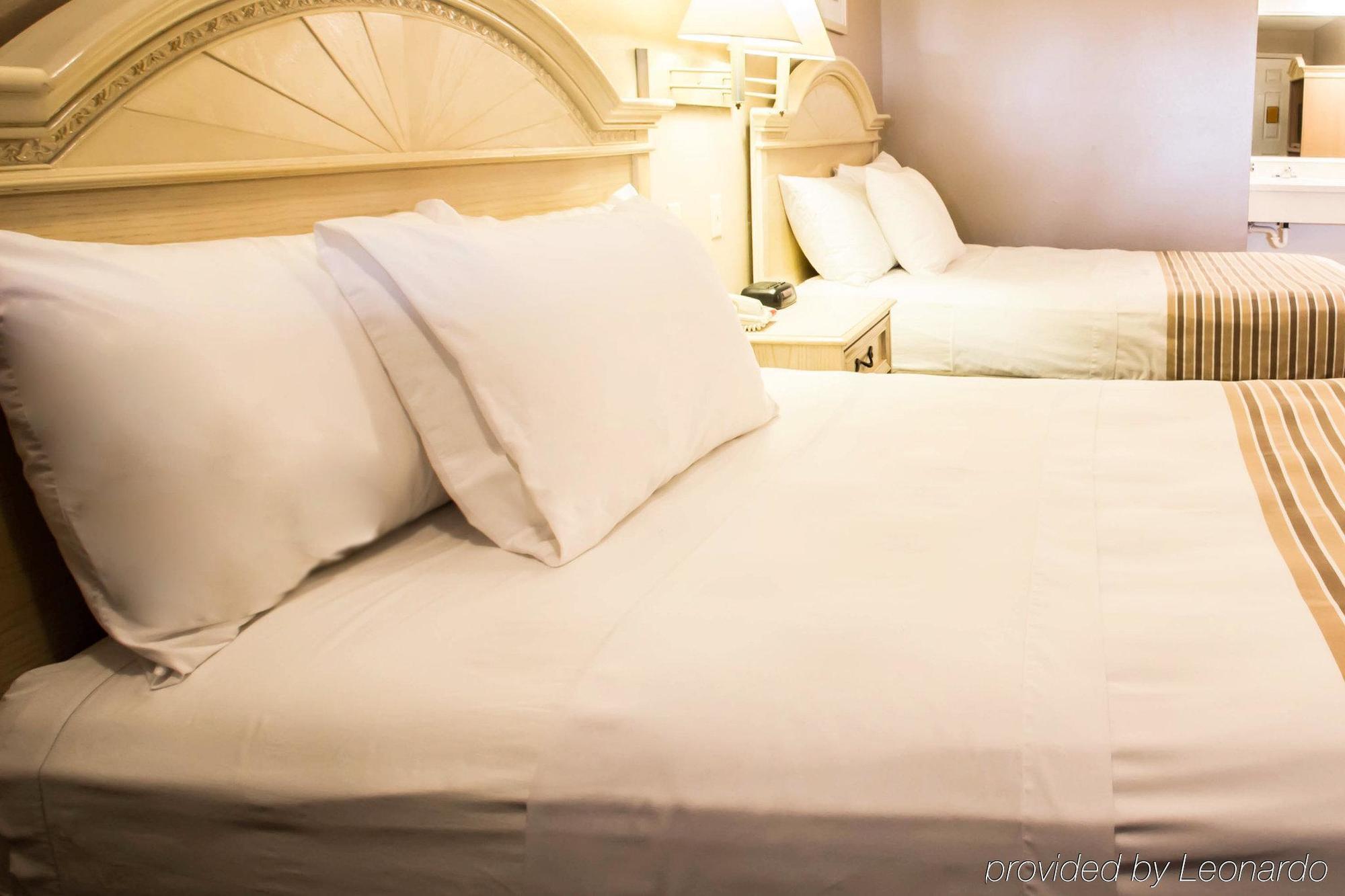 Rodeway Inn Forest City Экстерьер фото