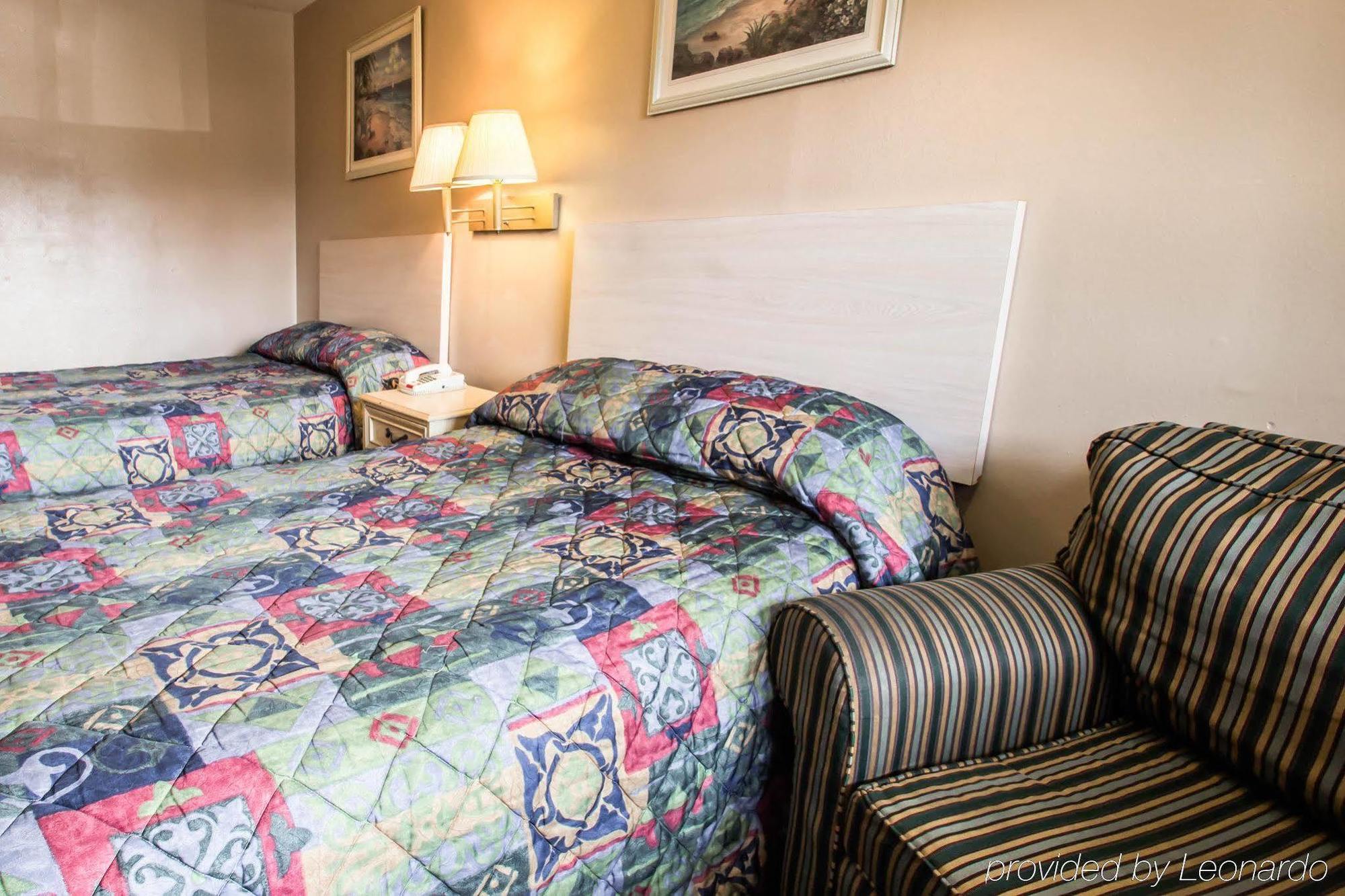 Rodeway Inn Forest City Экстерьер фото