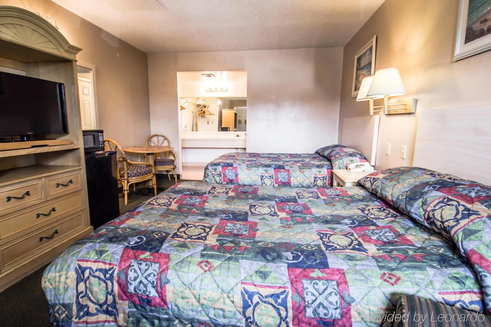 Rodeway Inn Forest City Экстерьер фото